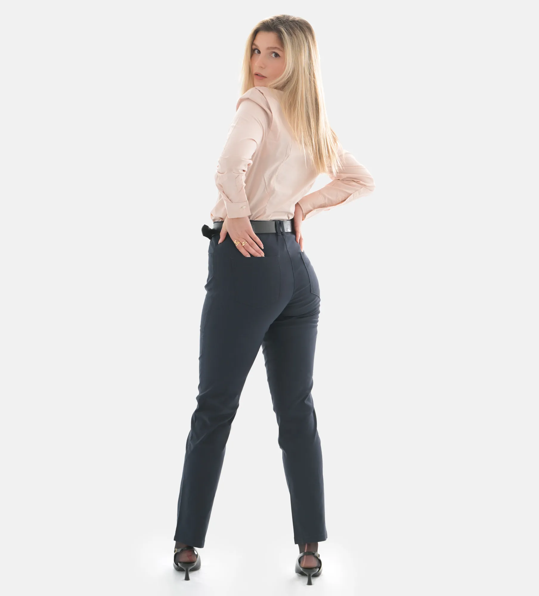 Pantaloni femei